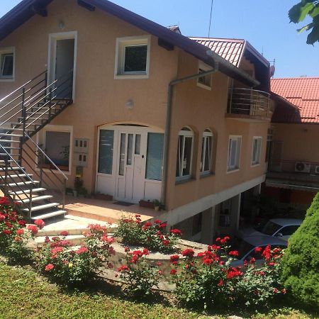 Hostel Jedvaj คาปรินา ภายนอก รูปภาพ
