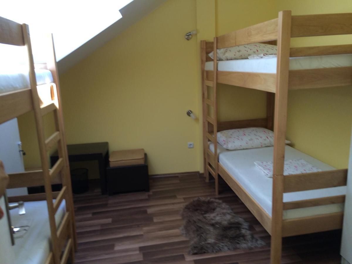 Hostel Jedvaj คาปรินา ภายนอก รูปภาพ
