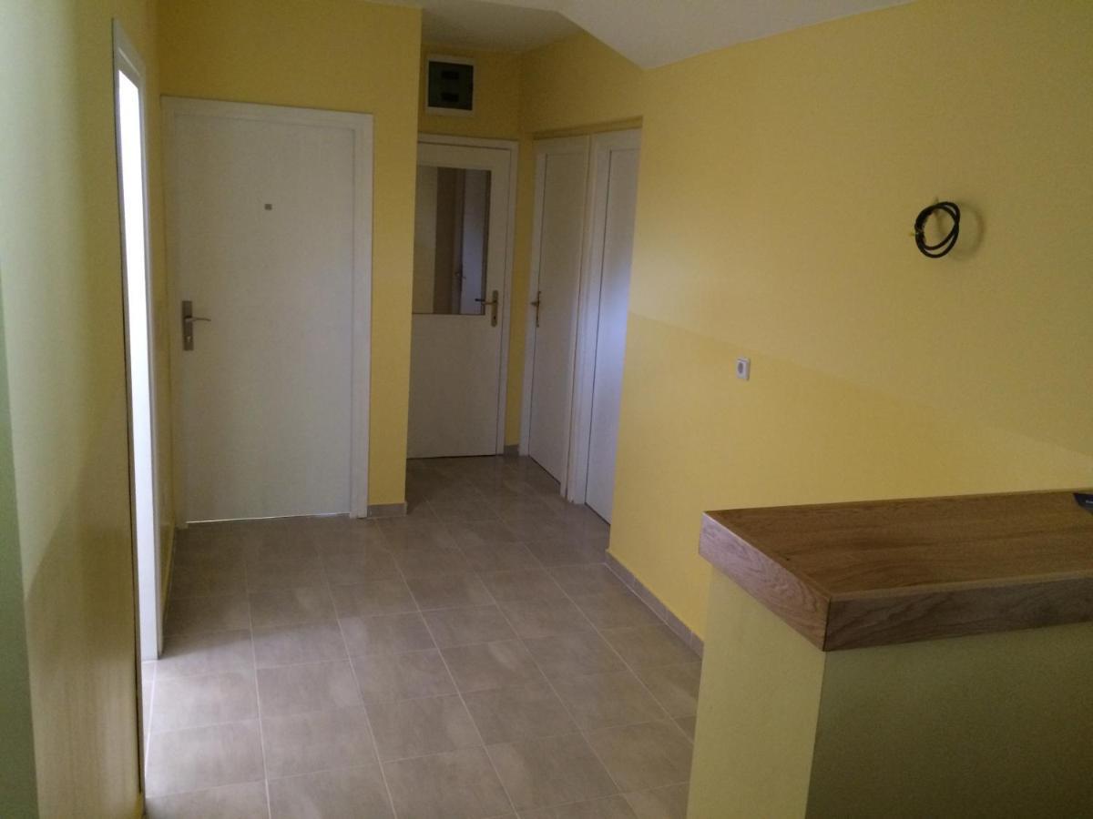 Hostel Jedvaj คาปรินา ภายนอก รูปภาพ