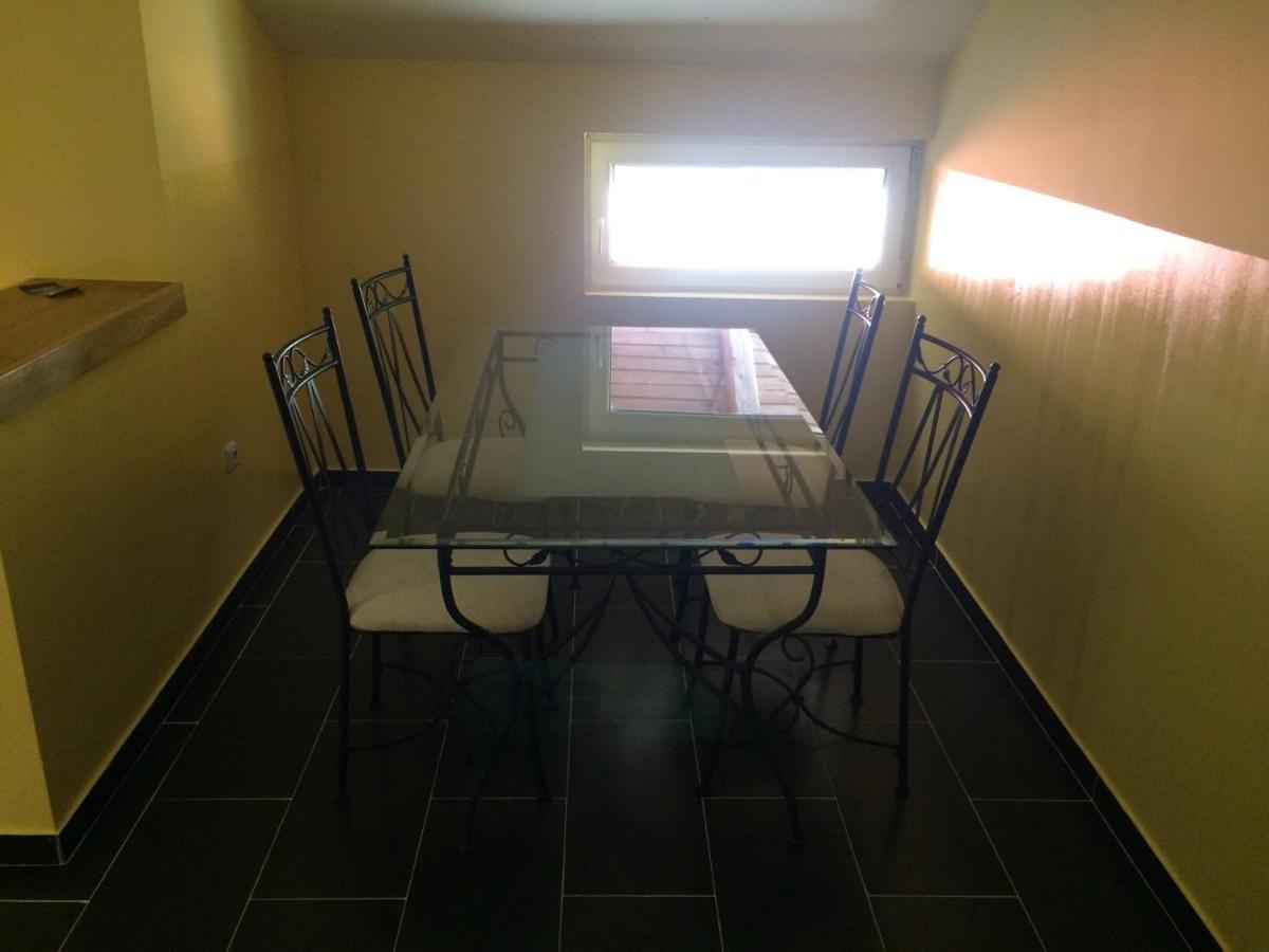 Hostel Jedvaj คาปรินา ภายนอก รูปภาพ