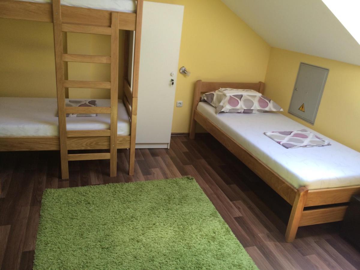 Hostel Jedvaj คาปรินา ภายนอก รูปภาพ