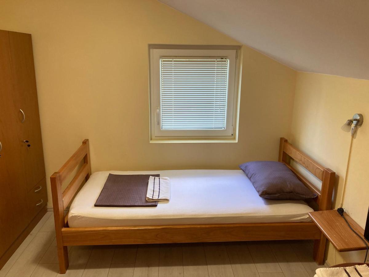 Hostel Jedvaj คาปรินา ภายนอก รูปภาพ