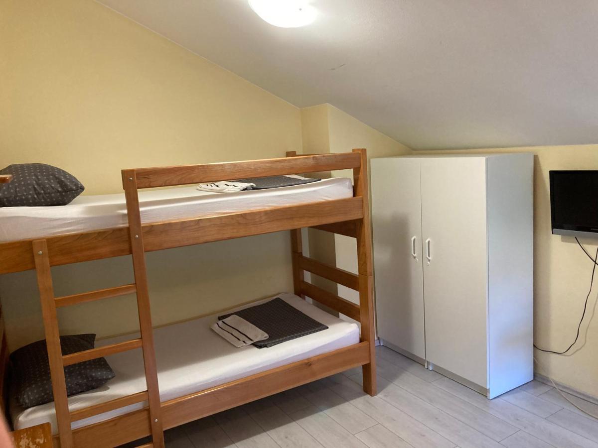Hostel Jedvaj คาปรินา ภายนอก รูปภาพ