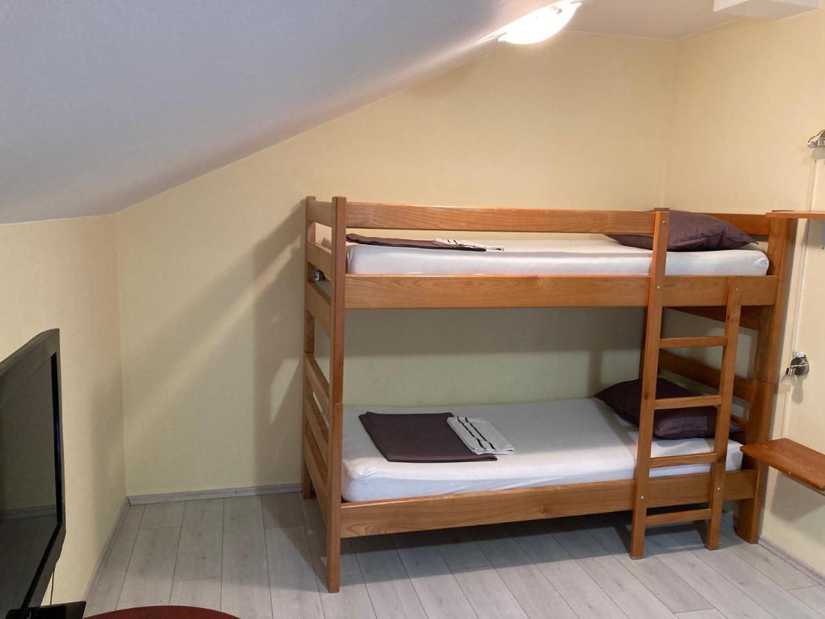 Hostel Jedvaj คาปรินา ภายนอก รูปภาพ