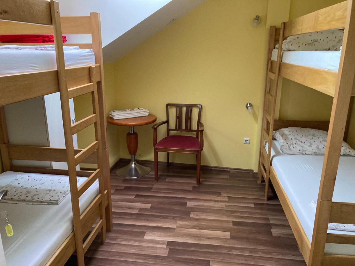 Hostel Jedvaj คาปรินา ภายนอก รูปภาพ