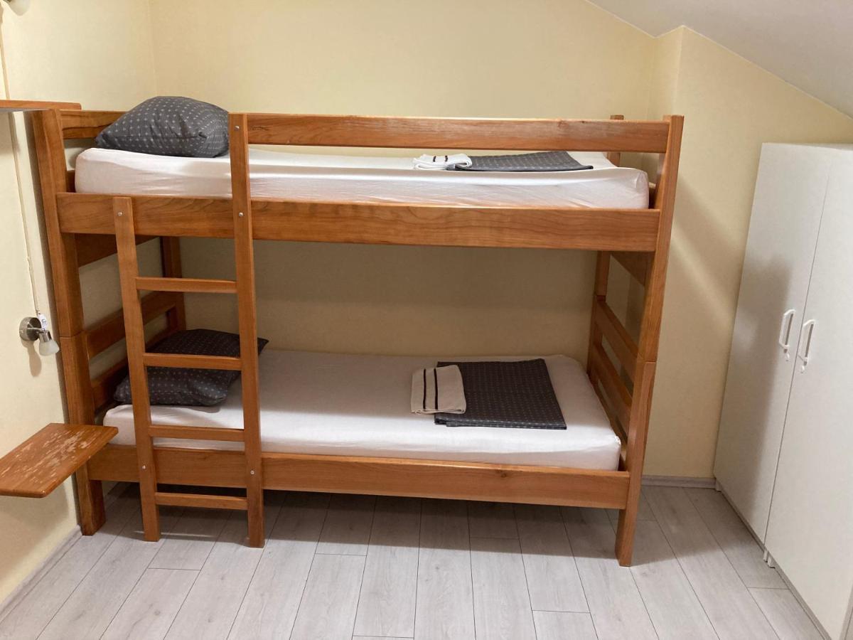 Hostel Jedvaj คาปรินา ภายนอก รูปภาพ
