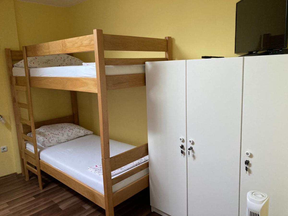 Hostel Jedvaj คาปรินา ภายนอก รูปภาพ