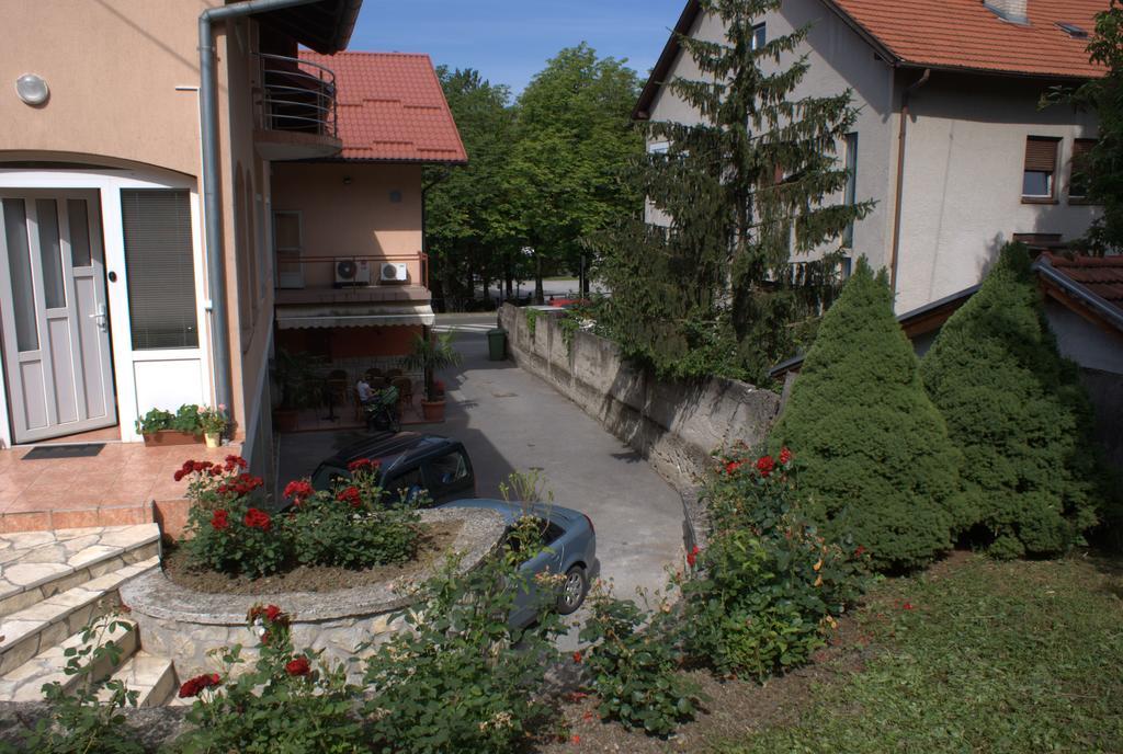 Hostel Jedvaj คาปรินา ภายนอก รูปภาพ