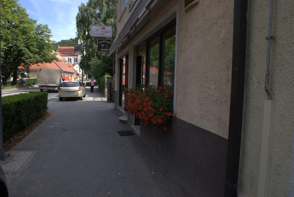 Hostel Jedvaj คาปรินา ภายนอก รูปภาพ